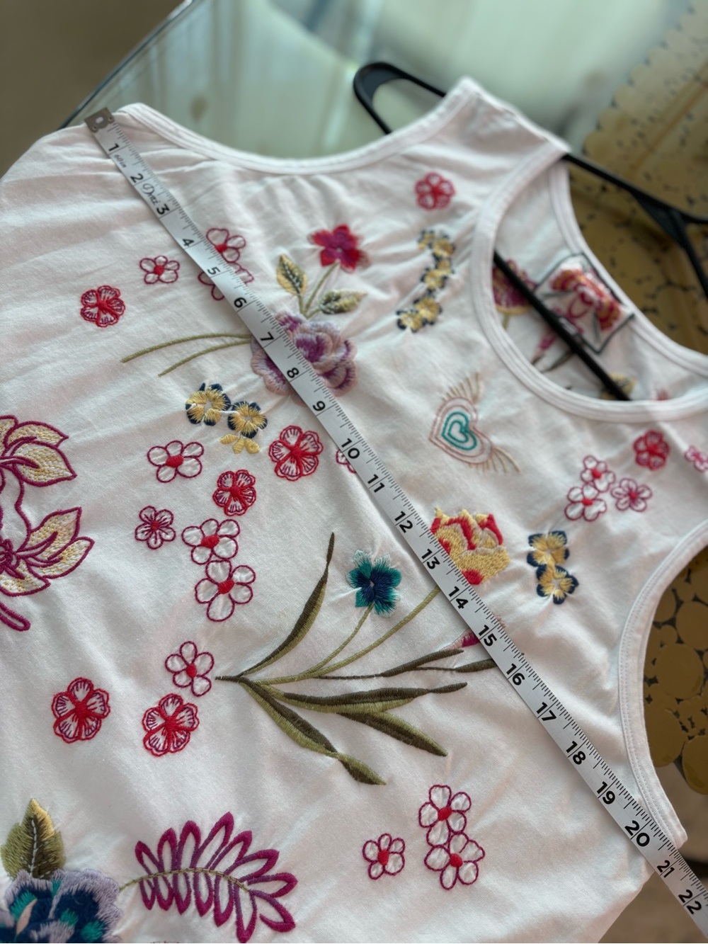 JOHNNY WAS Embroidered Sleeveless Swing Tank Top! White Cotton Knit! Size Large - Picture 8 of 10